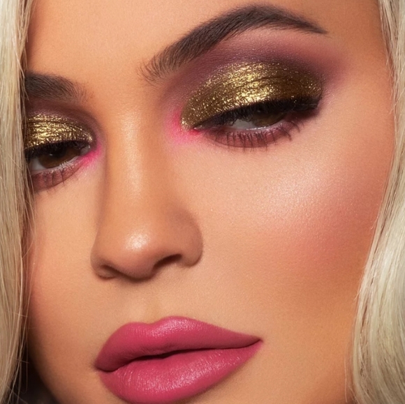 KYLIE BIRTHDAY SIPPING PRETTY PALETTE. - Picture 5 of 10